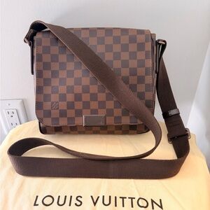 Louis Vuitton Damier Ebene District Messenger crossbody Bag